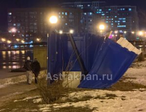 В центральной части Астрахани разгромили один из общественных туалетов