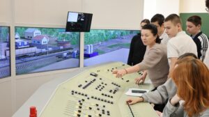 Подростки из Астраханской области попробовали себя в роли машинистов