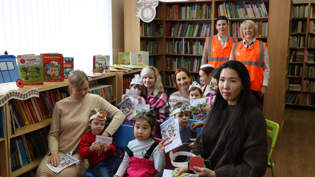 Астраханским дошкольникам и их родителям рассказали о правилах безопасности