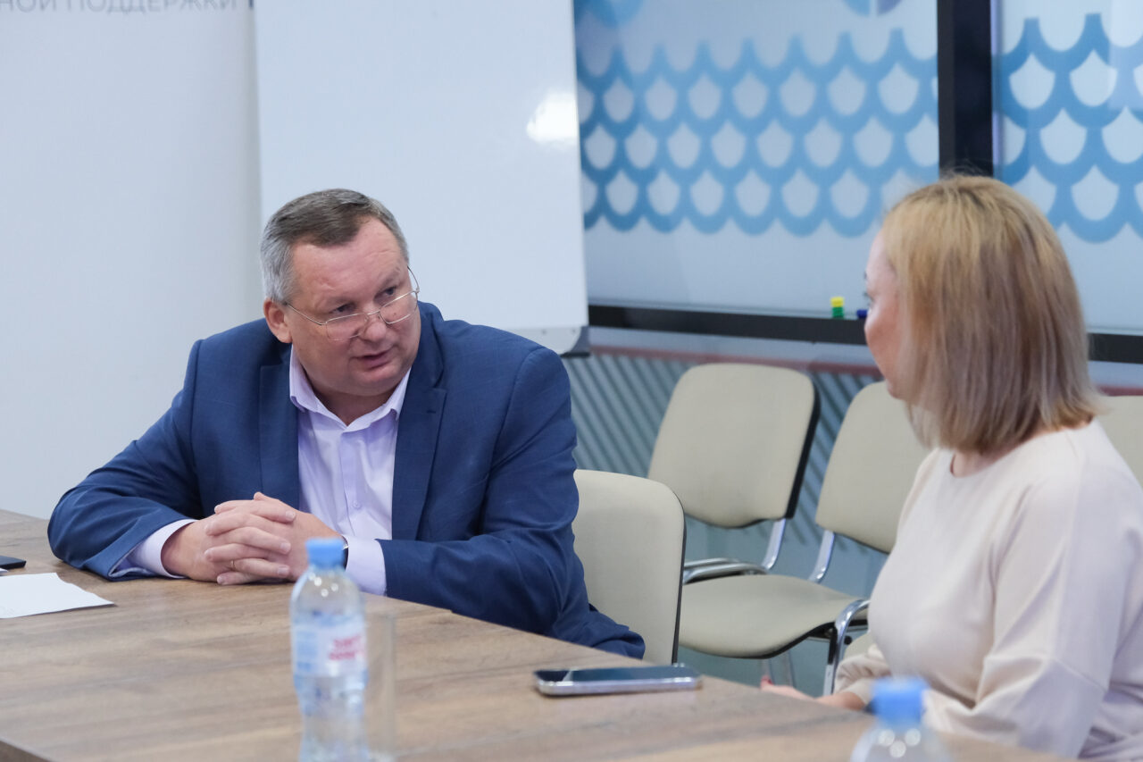 Игорь Мартынов подчеркнул важность открытого диалога с жителями области