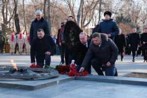 Депутаты Городской Думы возложили венки в память о погибших земляках