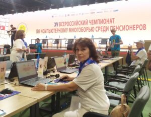 Пожилые астраханцы за компьютером: заслон мошенникам, свобода творчеству