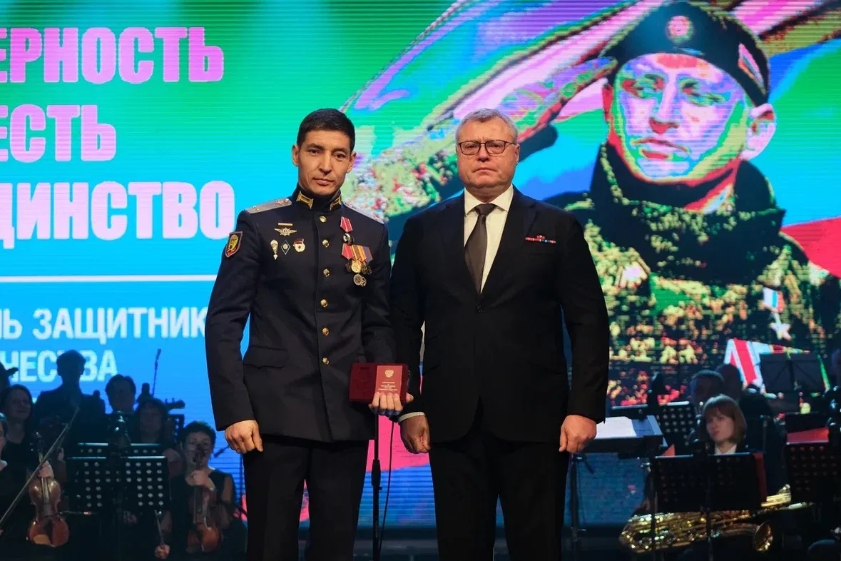 Глава Астраханской области вручил госнаграды участникам СВО