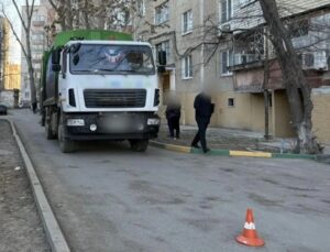 В Астрахани мусоровоз сбил насмерть женщину: как так получилось