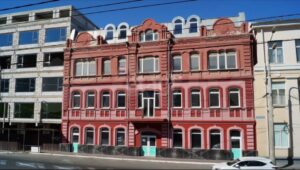 В самом центре Астрахани продается старинный купеческий дом — объект культурного наследия