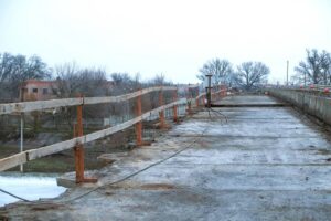 Под Астраханью ремонтируют мост, которому больше 50 лет
