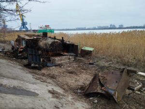 Колесный пароход, стоявший на берегу Волги в Астрахани, разобрали на металлолом