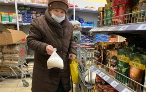 В Астраханской области назвали продукт, который дешевеет пятый месяц подряд