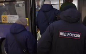 Безбилетников в астраханских автобусах искали вместе с полицией