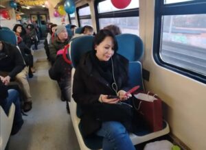 Празднично украшенный пригородный поезд курсирует в Астраханской области