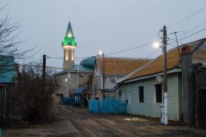 В Астрахани электрифицировали улицу рядом с Зелёной мечетью