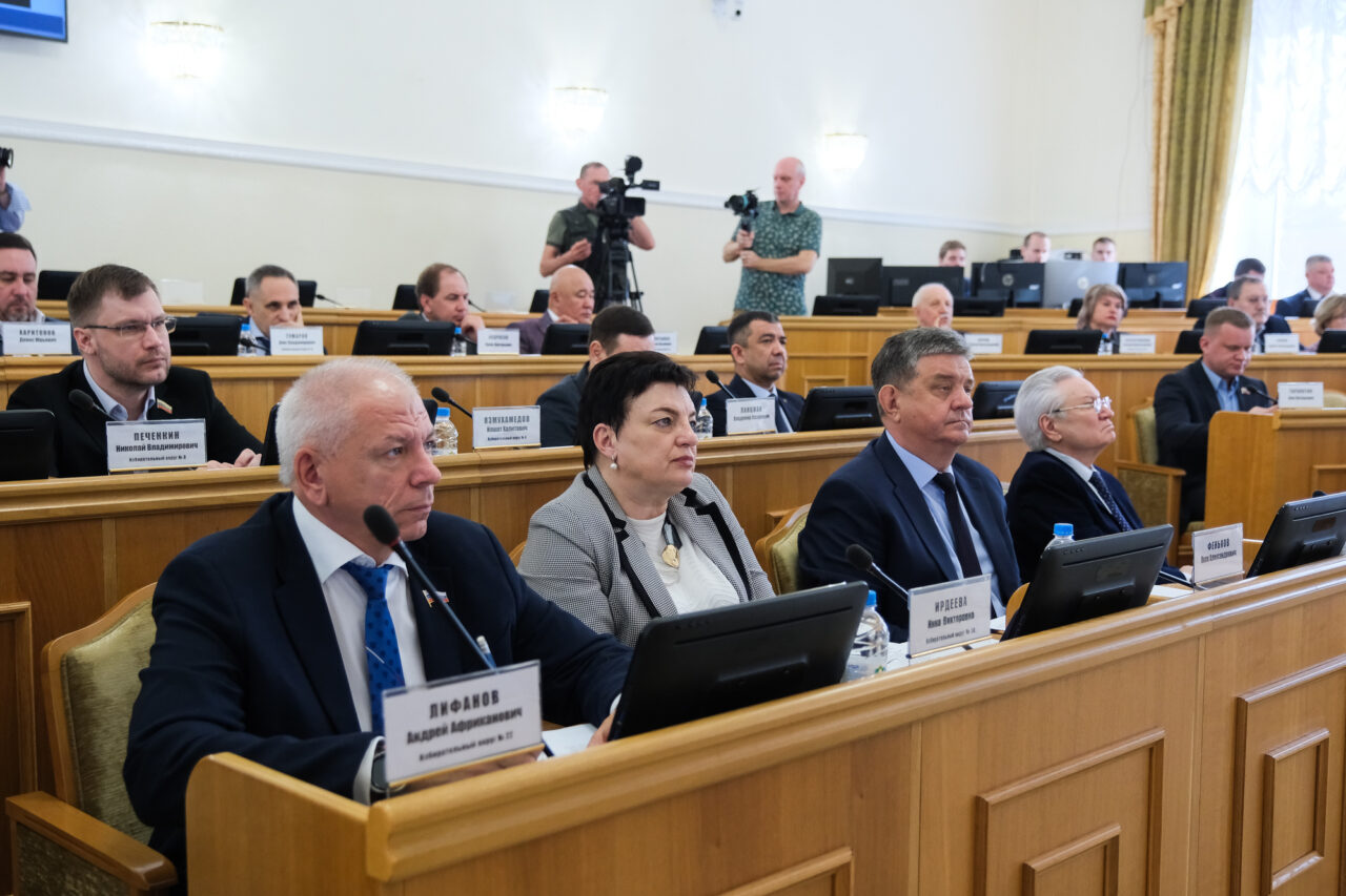 Что обсуждали на пленарном заседании Думы Астраханской области