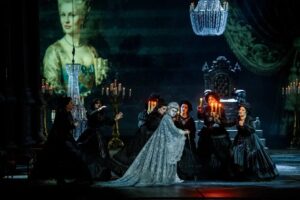 В Астрахани постановка «Пиковая дама» заставила зрителей переживать