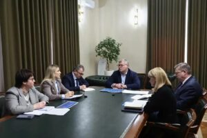 Платят миллион: в Астраханской области педагоги трудоустраиваются в сельские школы