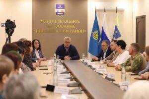 Игорь Бабушкин наградил астраханских волонтеров за помощь фронту