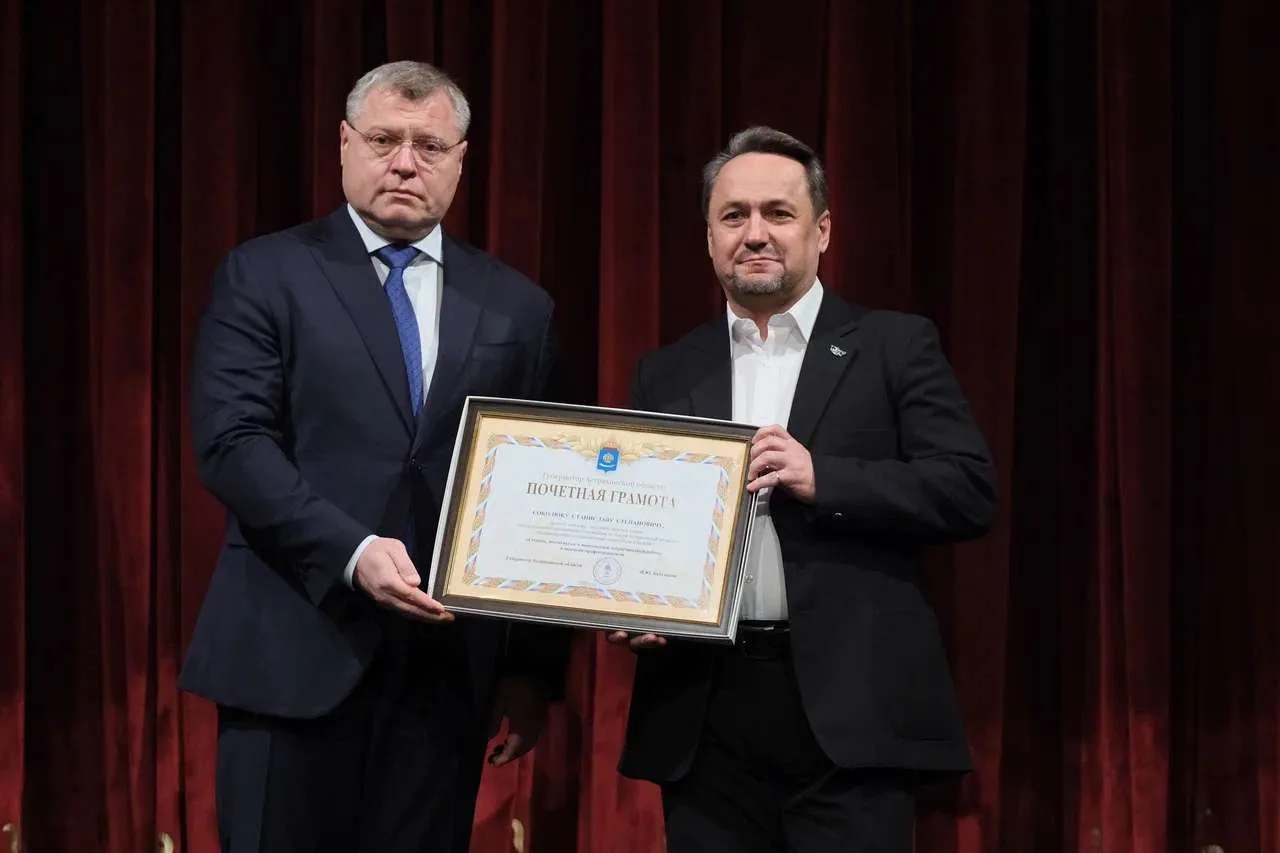 Игорь Бабушкин наградил астраханских работников культуры