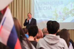 Игорь Мартынов поздравил жителей Камызякского района с годовщиной воссоединения Крыма с Россией