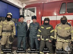 Пожарные полезли в окно, чтобы спасти задыхавшуюся в пожаре астраханку