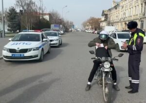 ДПС Астрахани ловит подростков на питбайках