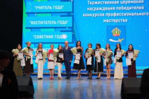 Игорь Седов наградил лучших педагогов Астрахани