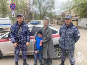 В Астрахани росгвардейцы за полчаса разыскали пропавшего ребенка