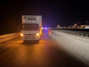 Посреди ночи в Астрахани насмерть сбили женщину