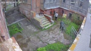 Маленькие вандалы совершили набег на астраханскую кирху: разбили, вытоптали и ушли