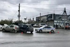 В Астрахани столкнулись две иномарки, пострадал ребенок