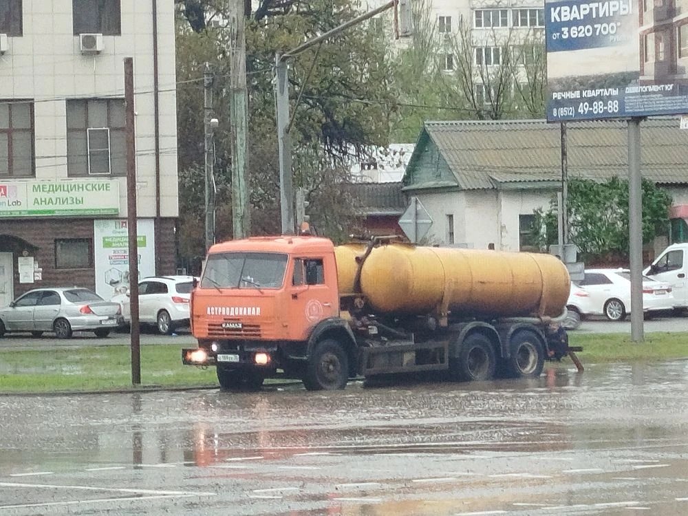Коммунальные службы Астрахани противостоят непогоде