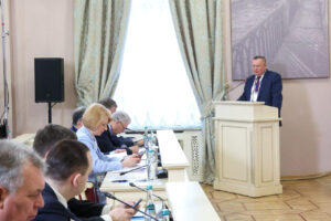 Игорь Мартынов выступил с докладом на заседании президиума Совета законодателей