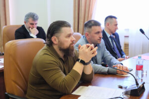 Городские депутаты в Астрахани лично проверят обновление автобусных остановок