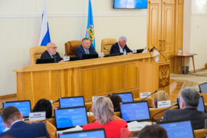 В Думе Астраханской области обсудили туристический налог, народные дружины и вывоз мусора