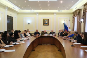 Прямой диалог: в администрации Астрахани обсудили меры поддержки участников СВО