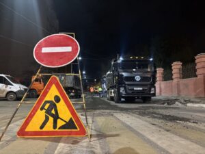 В самом центре Астрахани идет масштабный ремонт дороги