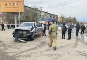 В Ахтубинске водитель протаранил две машины, велосипедиста, мужчину и ребенка