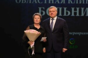 Игорь Бабушкин поздравил коллектив АМОКБ со 150-летием учреждения