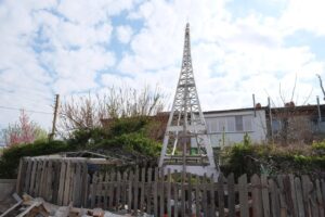 В Астраханской области построили мини-копию знаменитой Эйфелевой башни