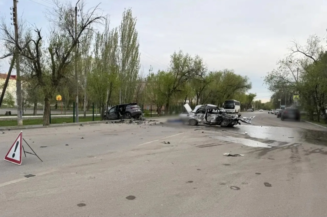 Подробности ужасной аварии в Астрахани: один погибший, двое детей в больнице