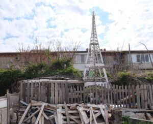 В Астраханской области построили мини-копию знаменитой Эйфелевой башни