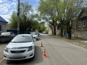 В Астрахани иномарка сбила на дороге девочку