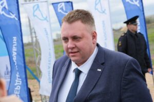 Какой завод начали строить под Астраханью и почему он важен для всей страны