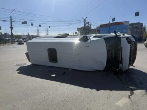 Семь человек оказались в больнице после ДТП с маршруткой в Астрахани, в каком они состоянии