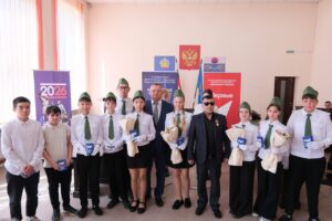 Игорь Мартынов вручил первые паспорта 30 школьникам Камызякского района