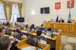 В Астраханской области обсудили борьбу с нелегальной занятостью и задержкой зарплат