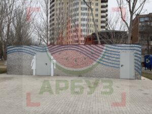 На Комсомольской набережной заработал стационарный общественный туалет