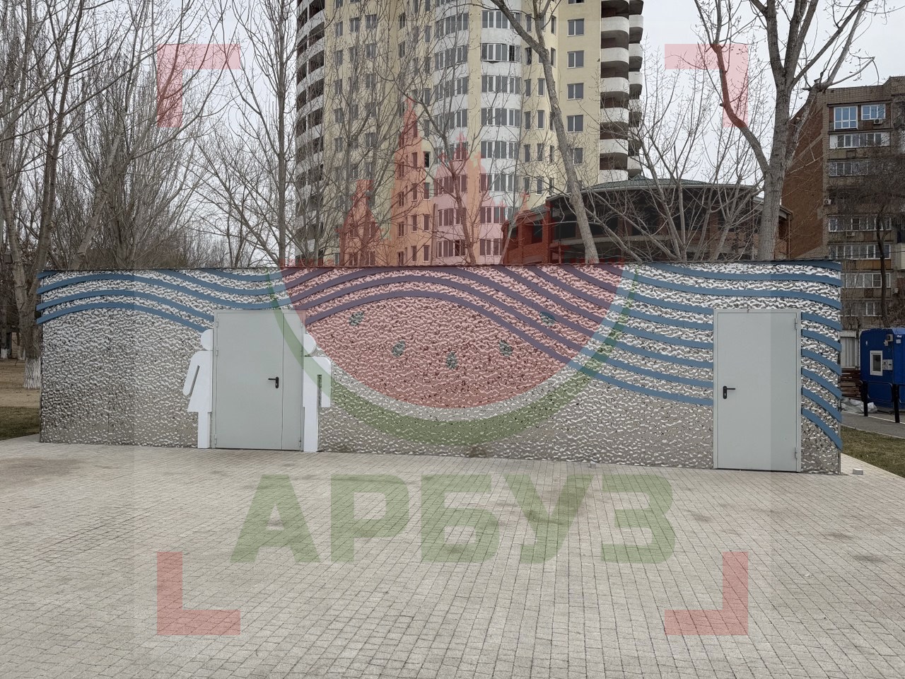 На Комсомольской набережной заработал стационарный общественный туалет