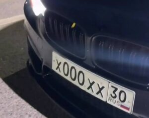 Под Астраханью полиция поймала водителя с самодельным номером Х000ХХ30 и мигалкой