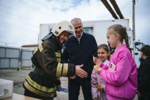 Министр региональной безопасности пригласил астраханских школьников на экскурсию к пожарным