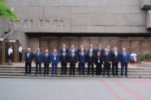 Руководители делегаций парламентов Юга России почтили память защитников Севастополя