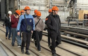 Астраханских школьников и студентов готовят к работе на крупнейших заводах